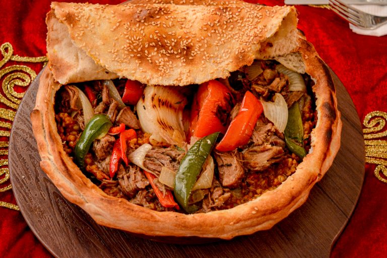 MEZE: TRADICIÓN OTOMANA Y GASTRONOMÍA TURCA MODERNA EN PROVIDENCIA