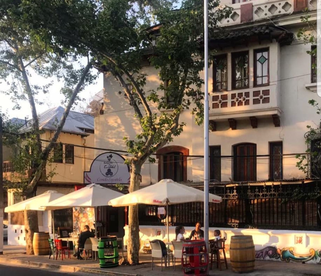 ña bodeguilla de cristobal, uno de los rincones históricos de españa en santiago