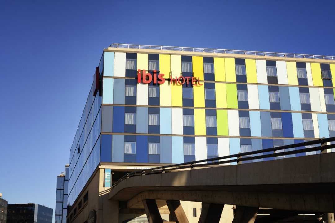 hotel ibis en su 50 aniversario